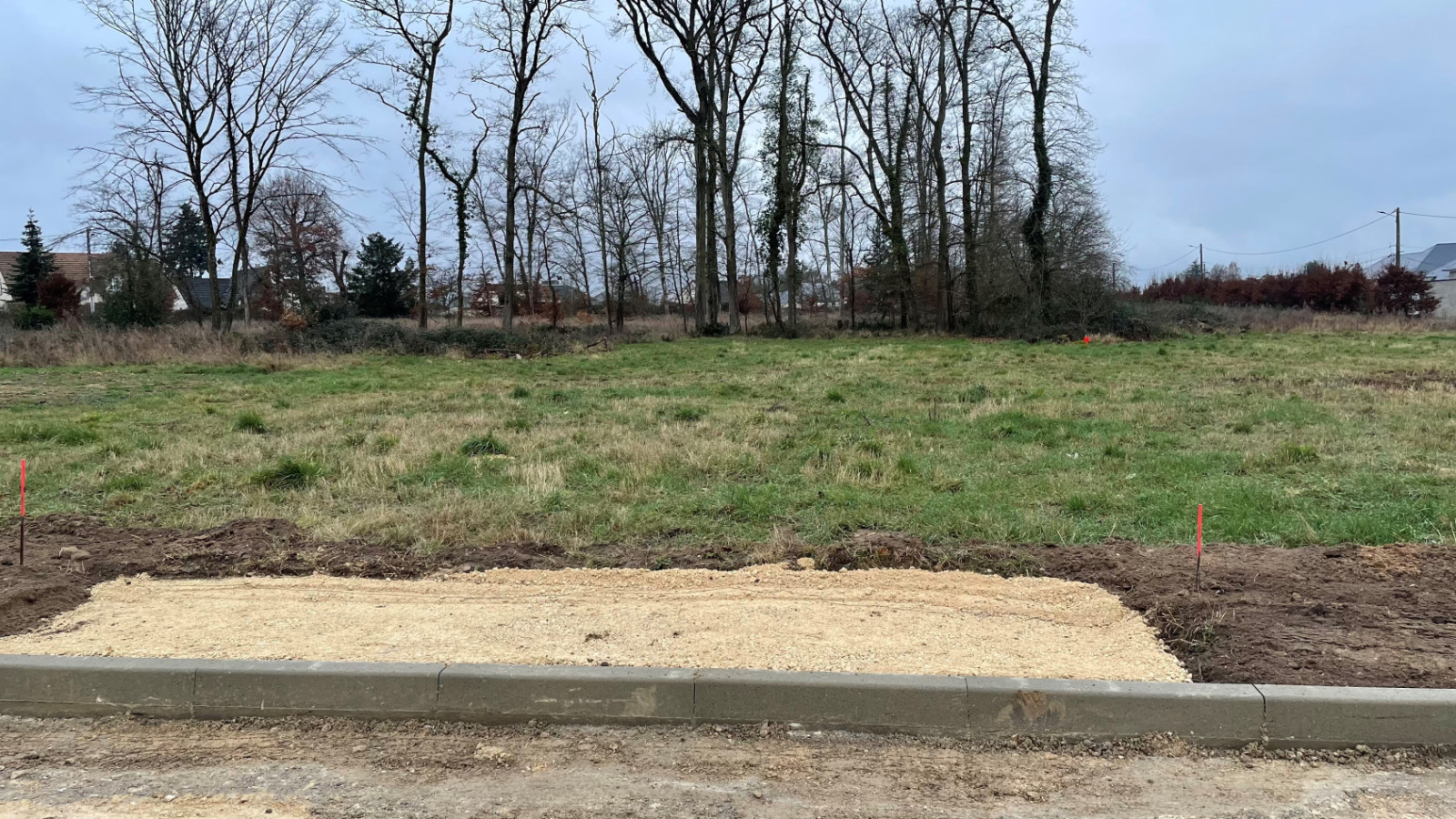 Terrain constructible de 682m2 à Cour-Cheverny