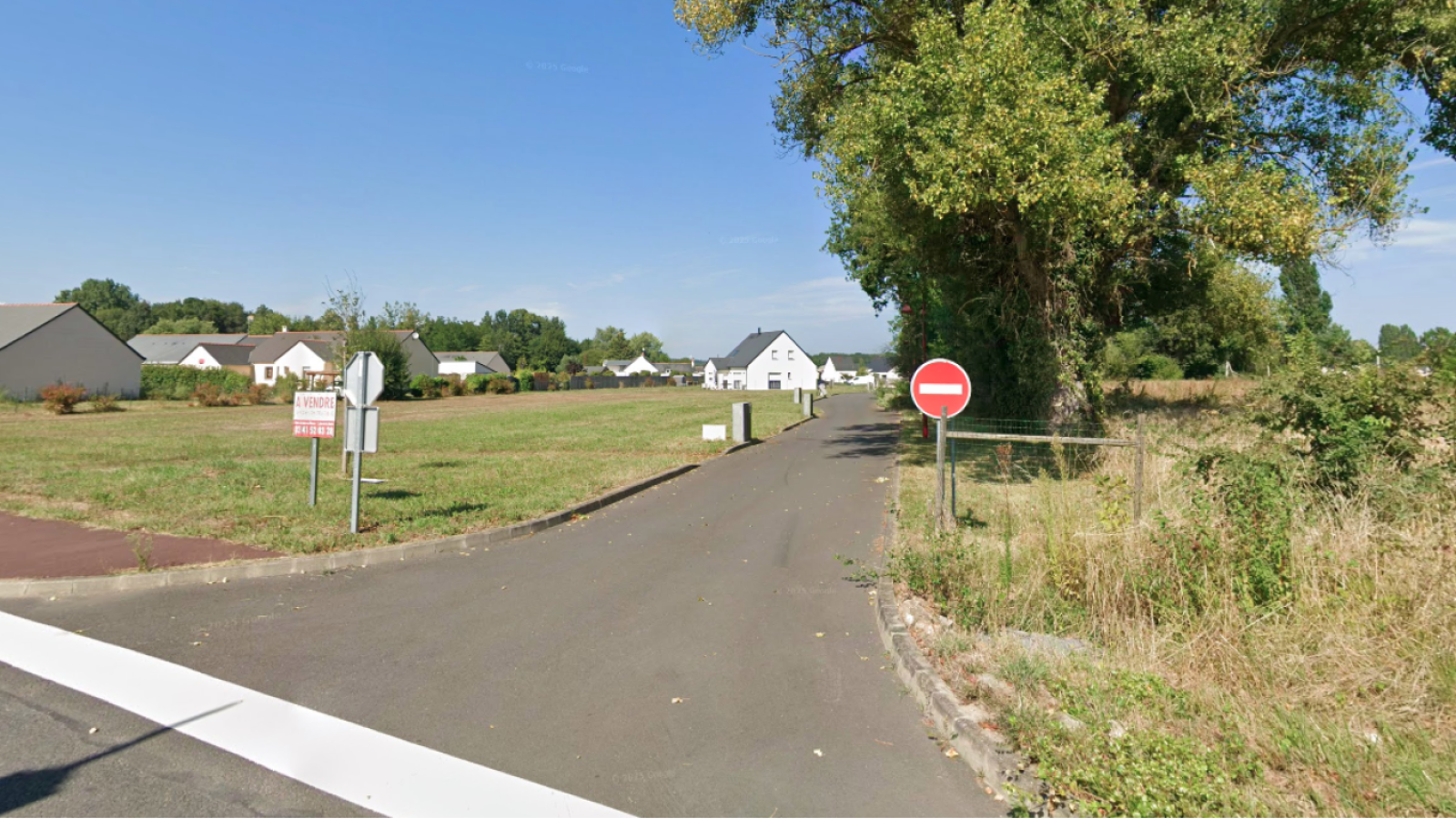 Terrain constructible de 550m2 à Brain-sur-Allonnes