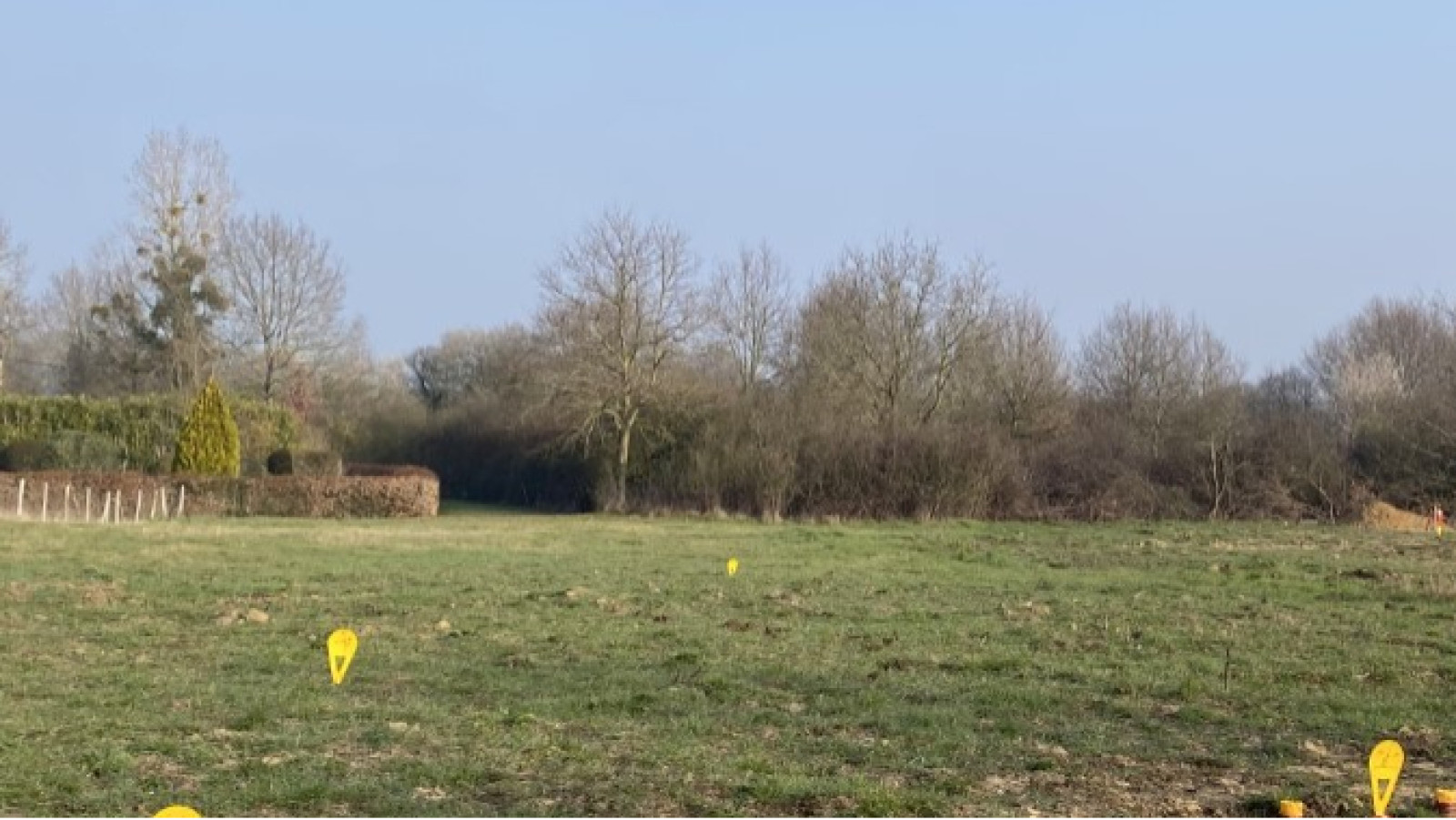 Terrain constructible de 711m2 à Terranjou