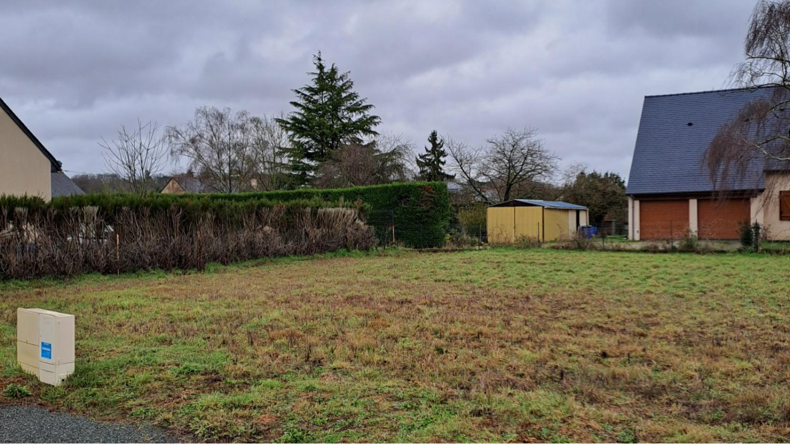 Terrain constructible de 504m2 à Rives-du-Loir-en-Anjou