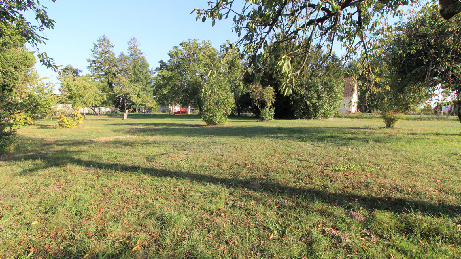 Terrain constructible de 900m2 à Blois