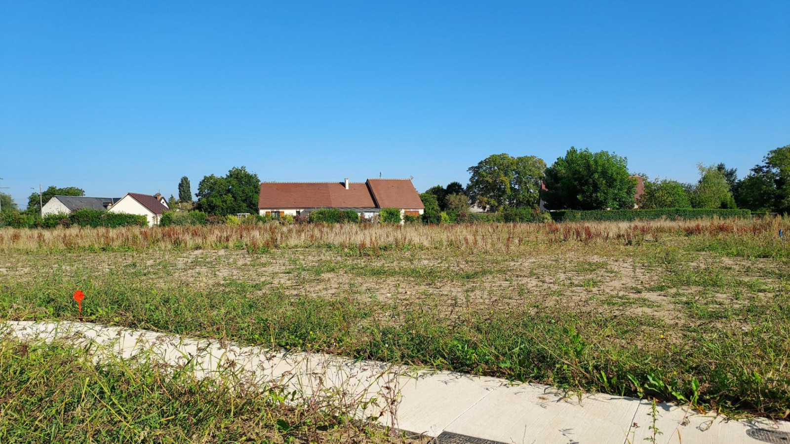 Terrain constructible de 623m2 à Saint-Sulpice-de-Pommeray