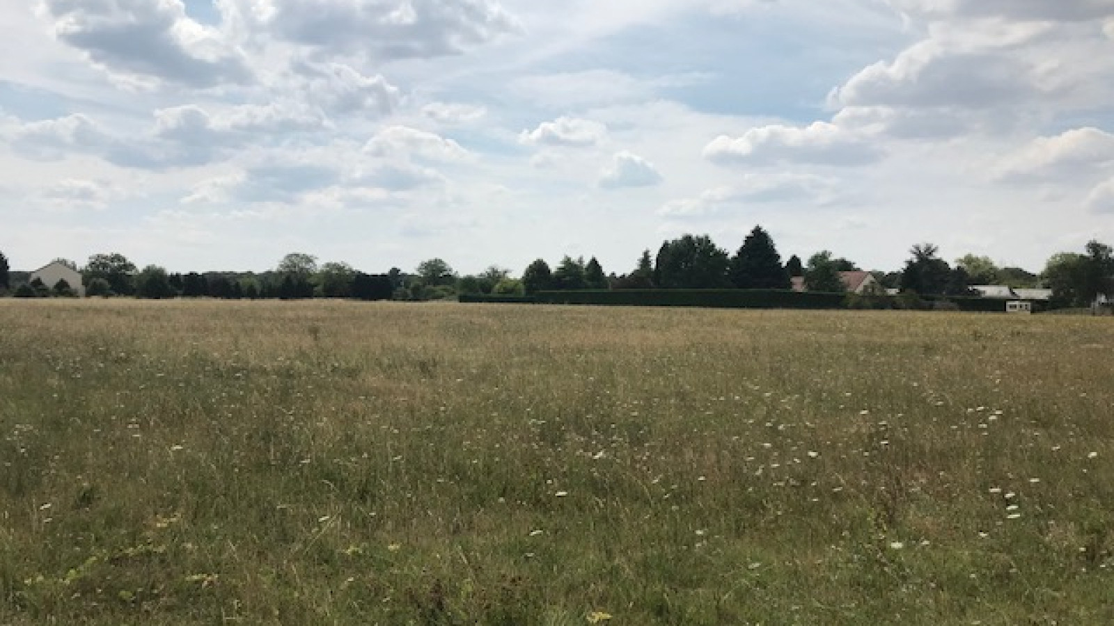 Terrain constructible de 554m2 à Villeperdue