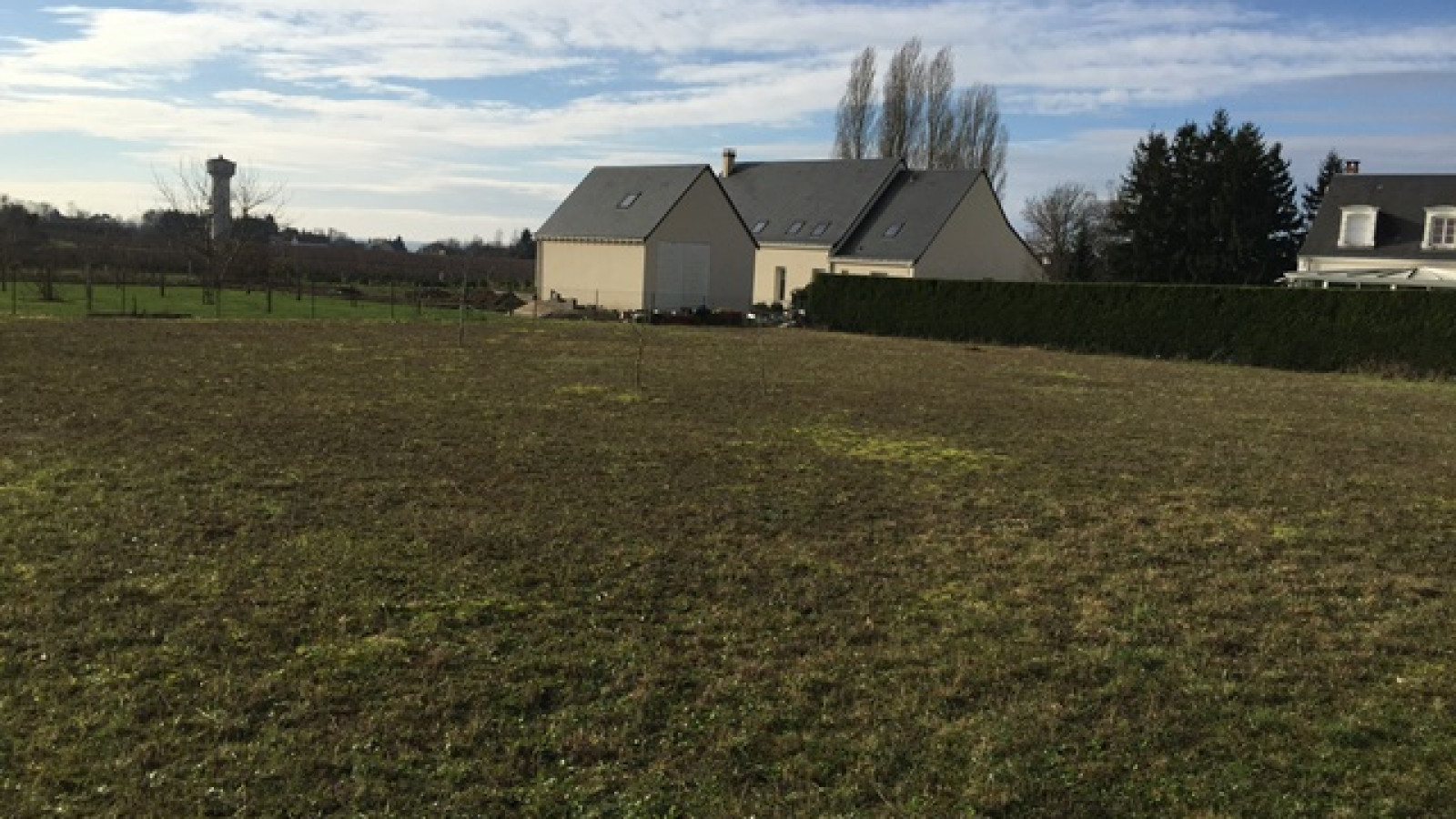 Terrain constructible de 377m2 à Druye