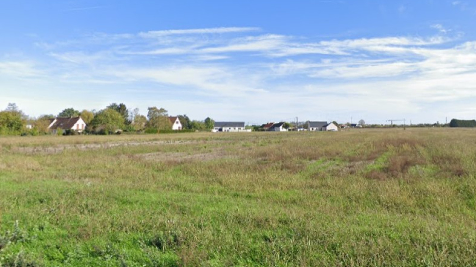 Terrain constructible de 1303m2 à Cléry-Saint-André