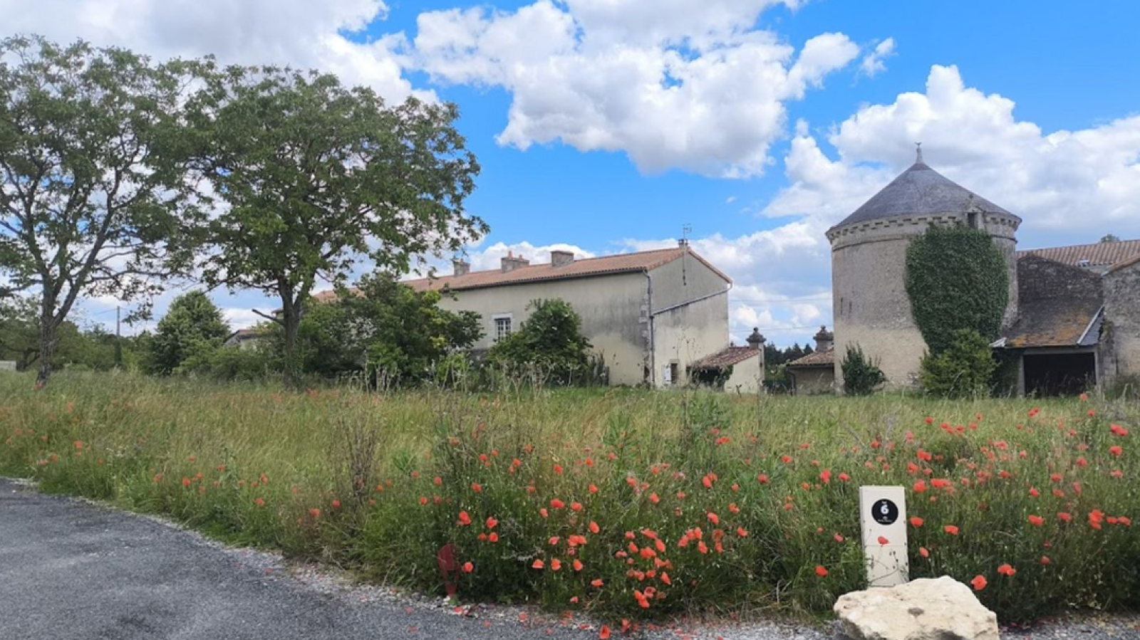 Terrain constructible de 319m2 à Migné-Auxances