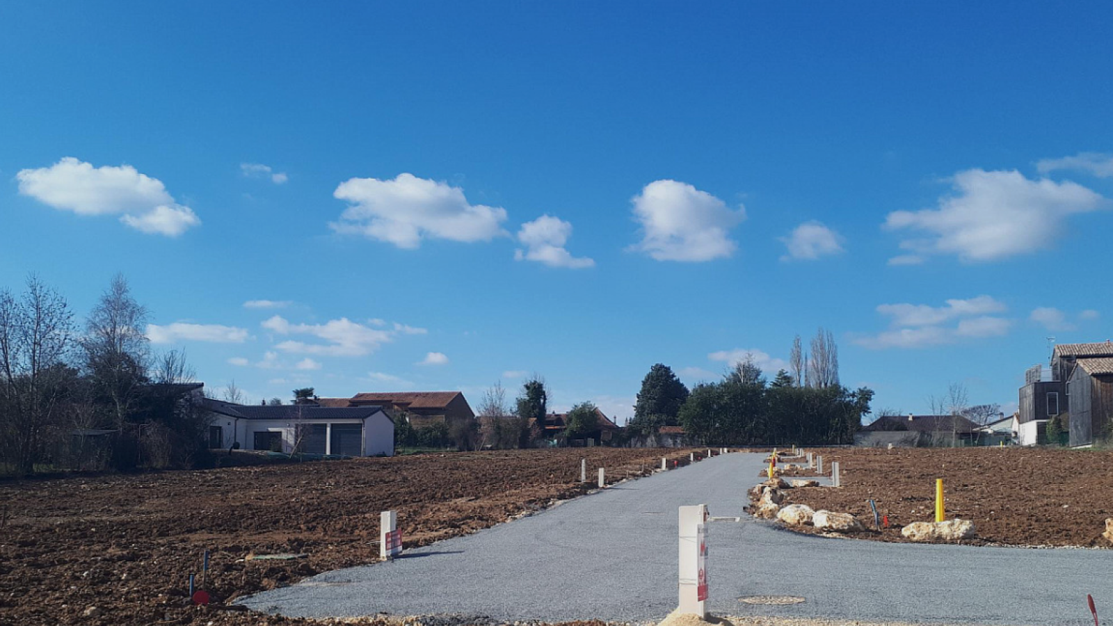 Terrain constructible de 493m2 à Montamisé