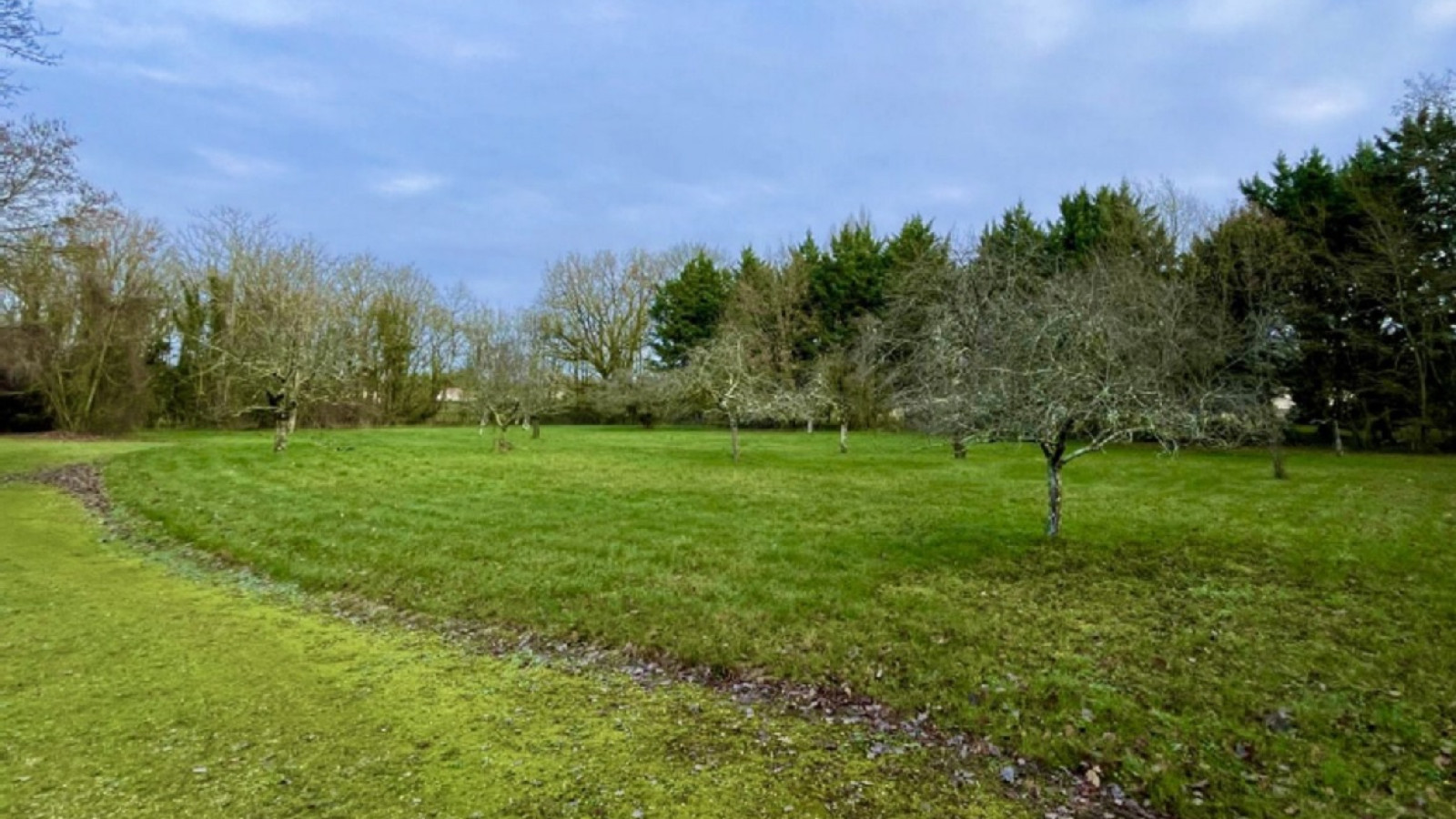 Terrain constructible de 2220m2 à Châtellerault